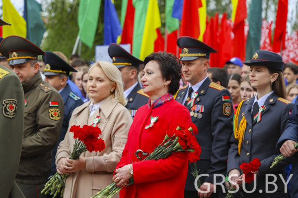 photo_5253836290229661354_y