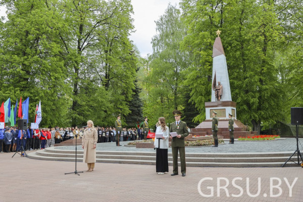 photo_5253836290229661368_y