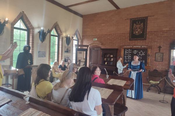 photo_5452004693992666539_y