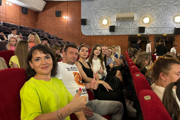 photo_5456140111843554632_y