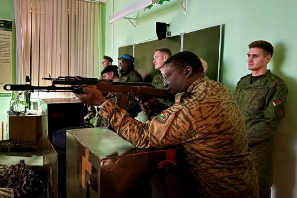 019_delegaciya_voennyx_attashe_posetila_gorod_grodno_002