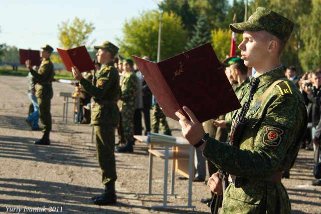 Присягу на верность Республике Беларусь принимают курсанты первого курса военного факультета ГрГУ имени Янки Купалы ГрГУ, университет, образование, военнный факультет, присяга