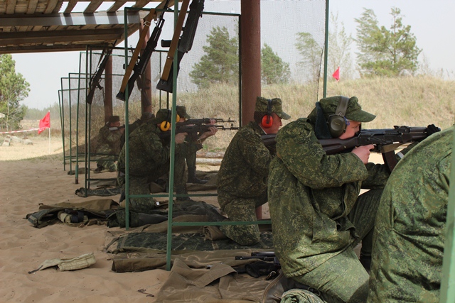 Сборная команда военного факультета ГрГУ имени Янки Купалы заняла первое место в чемпионате по стрельбе из штатного оружия