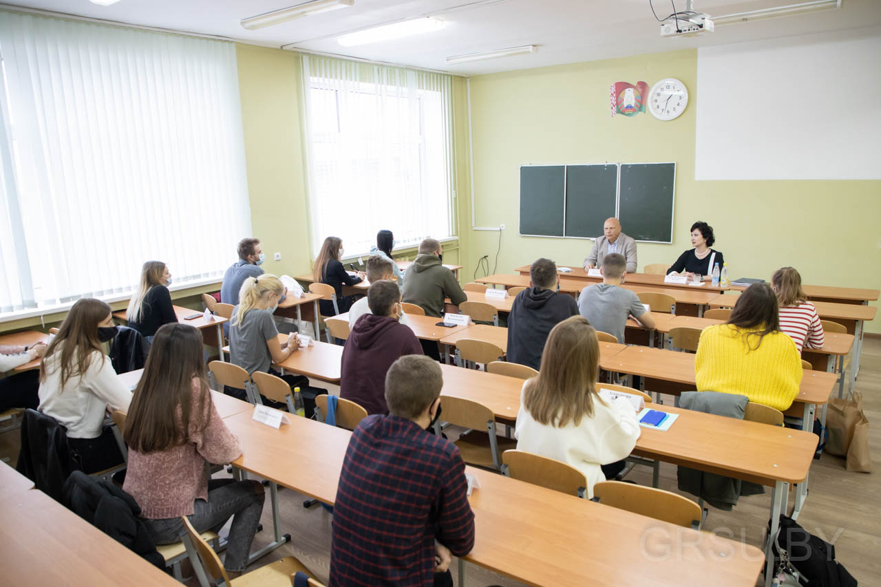 Гродненский университет факультеты. Университет в Гродно Янки Купалы. Корпус университета Янки Купалы Гродно. Аудитория в университете ГРГУ Гродно. ГРГУ Янки Купалы Кафедра теории и практики английского языка.