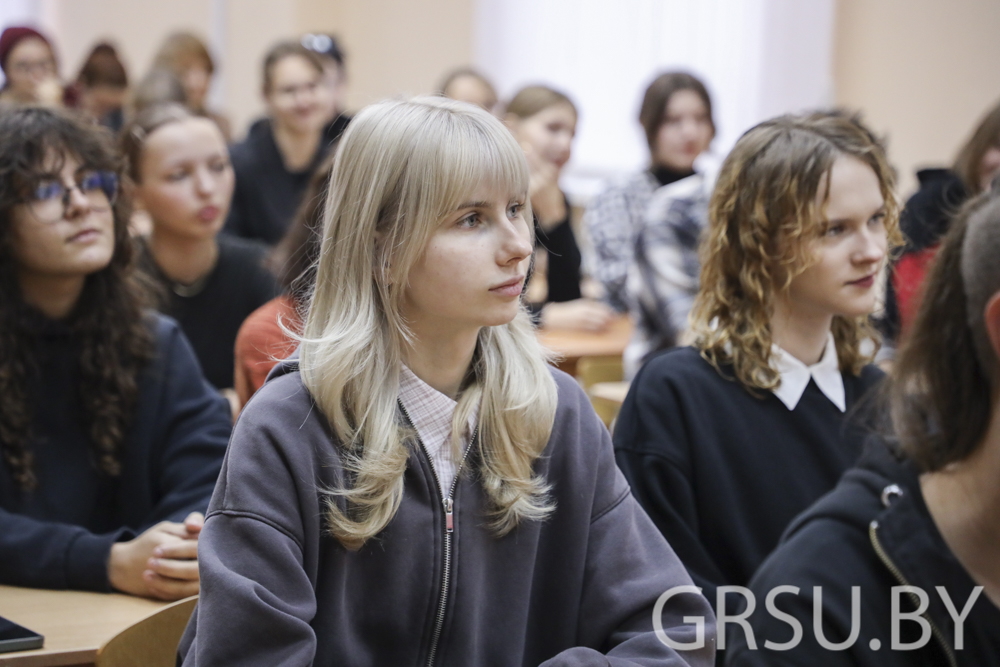 Ректор Купаловского университета встретилась со студентами и преподавателями факультета искусств и дизайна