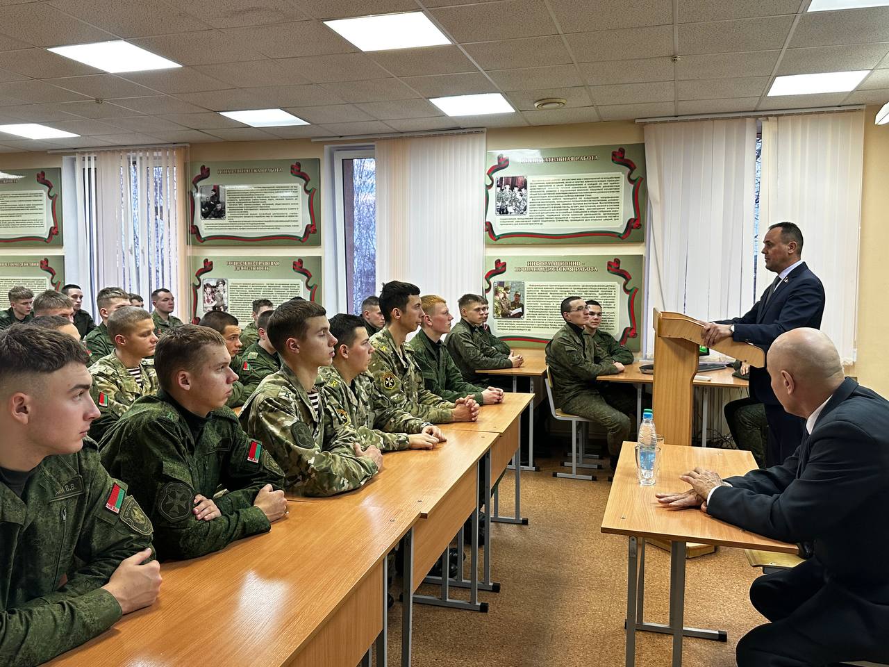 Нацыянальная бяспека ў фокусе: Міхаіл Аксянюк расказаў курсантам аб сусветных выкліках