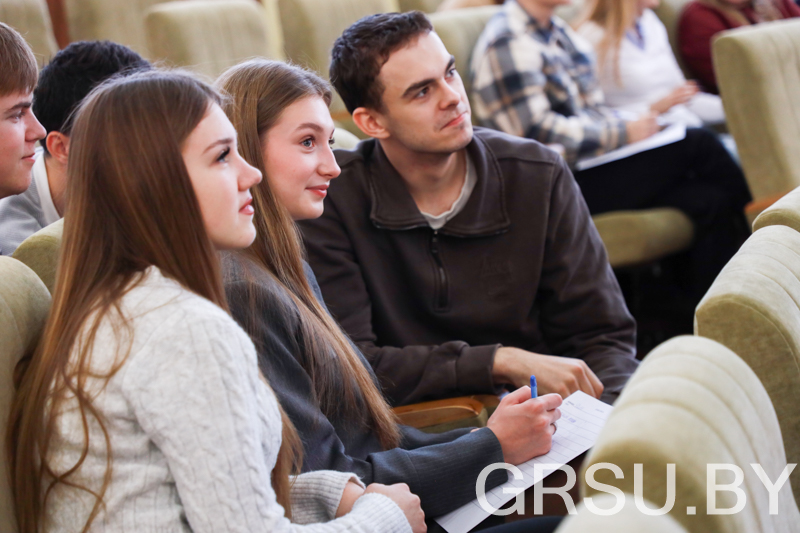 ФОТАФАКТ: у Купалаўскім універсітэце працягваецца грамадзянска-патрыятычны марафон «Разам - за моцную і квітнеючую Беларусь»