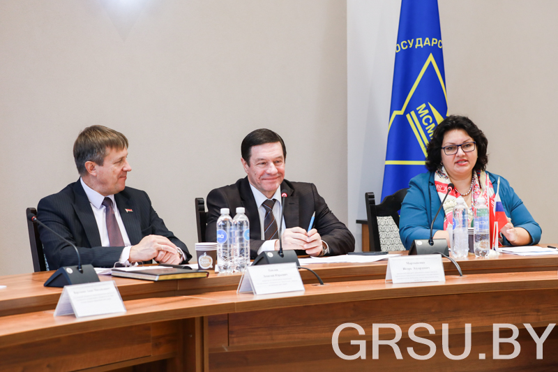 Штучны інтэлект у праве: ГрДУ імя Янкі Купалы аб'яднаў юрыстаў Беларусі і Расіі