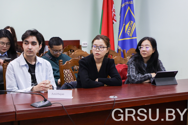 Міжнародны дыялог: студэнты з розных краін абмеркавалі ролю жанчыны ў сусветнай супольнасці