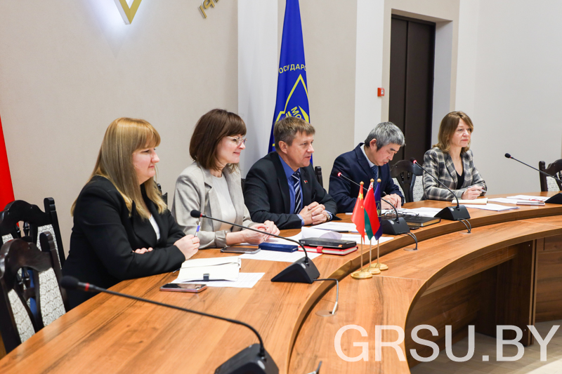 У ГрДУ імя Янкі Купалы абмеркавалі перспектывы супрацоўніцтва з вышэйшымі навучальнымі ўстановамі Кітая