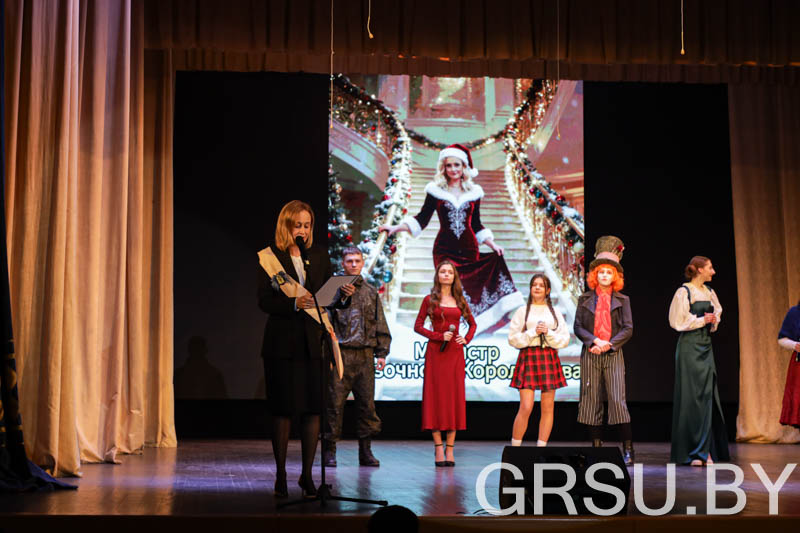 Праздник милосердия: в Купаловском университете прошел рождественский концерт