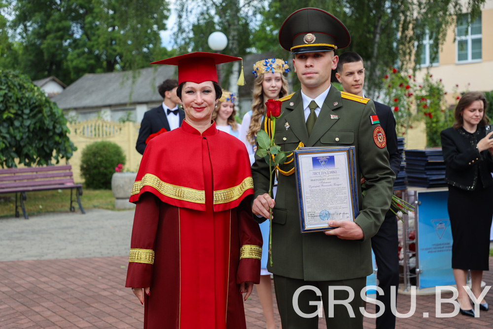 Чырвоная дарожка і святочны вальс: у ГрДУ імя Янкі Купалы адбыўся ўніверсітэцкі баль
