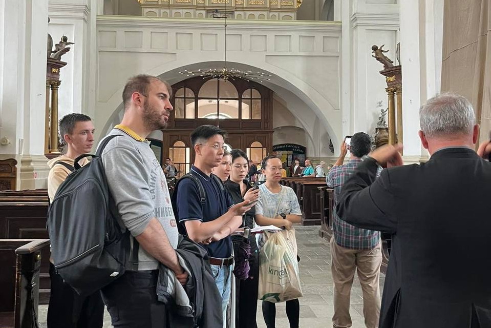 ФОТОФАКТ: участники Летней школы побывали в Фарном костёле Гродно