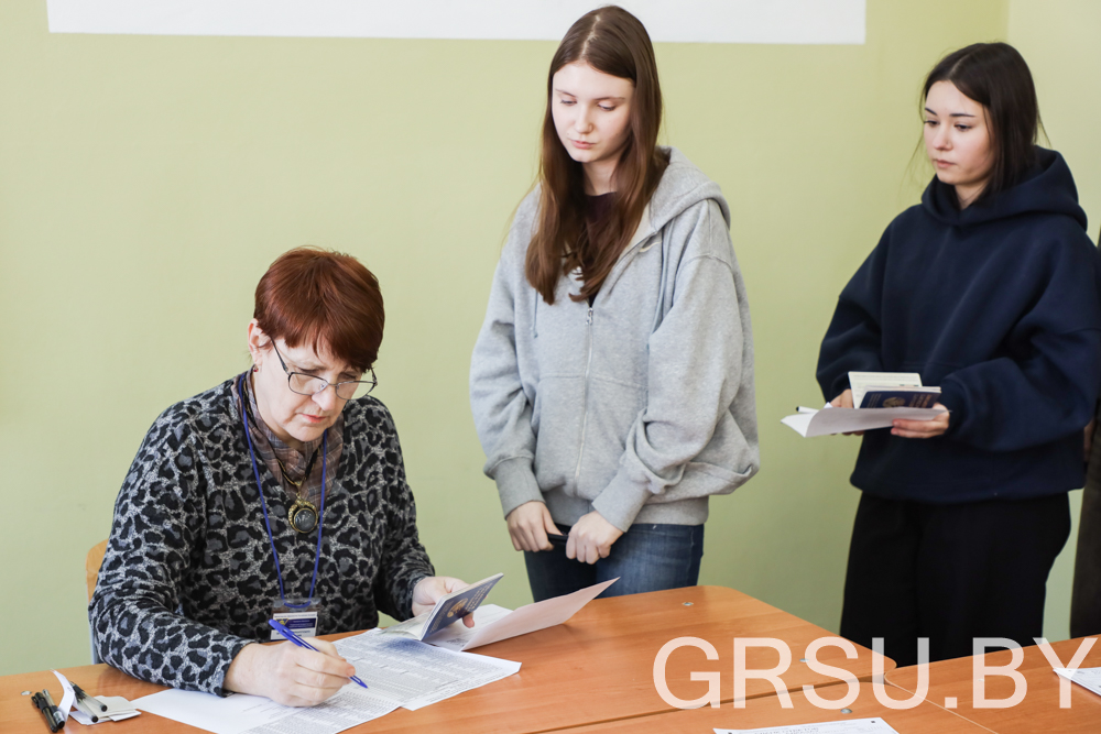 Второй этап репетиционного тестирования стартовал в Купаловском университете