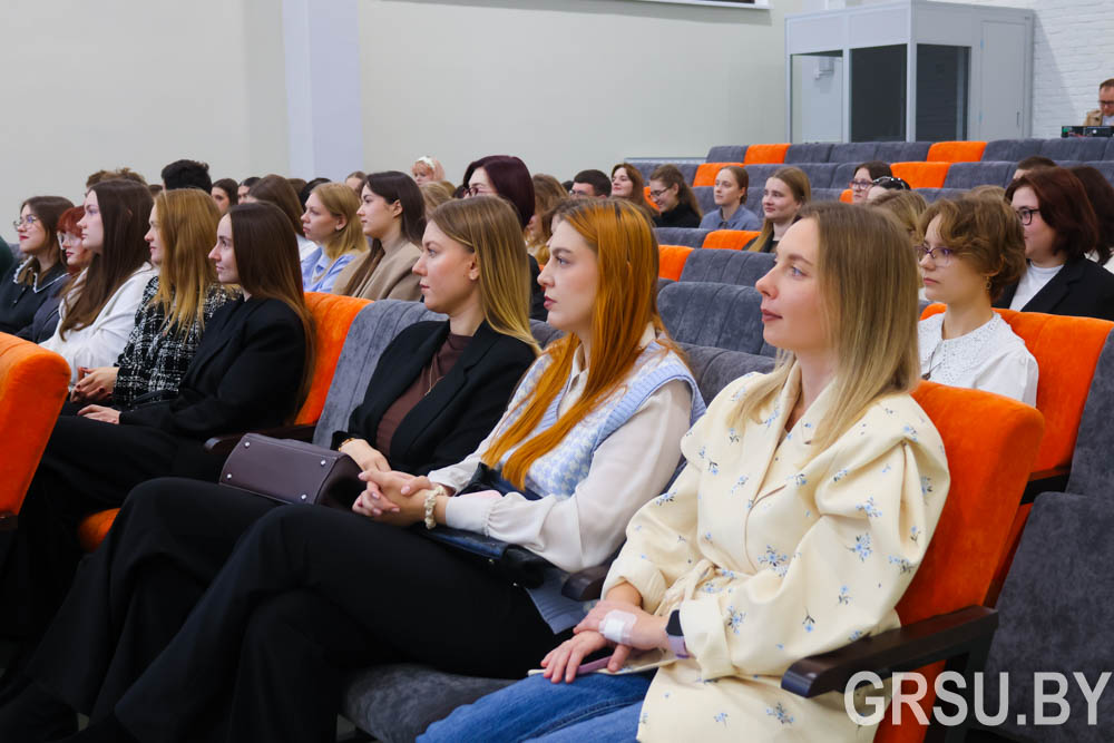От стартапа до нейросетей: молодые специалисты Купаловского университета обсудили будущее работы